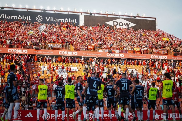 El Murcia, al que le vale el empate, lleva seis partidos en casa sin perder y el Nástic ocho salidas sin ganar 