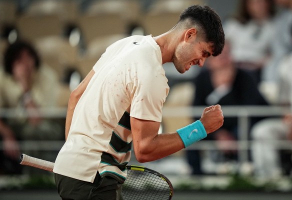 Alcaraz supera una dura prueba ante Shelton y buscará las semifinales de París ante Paul