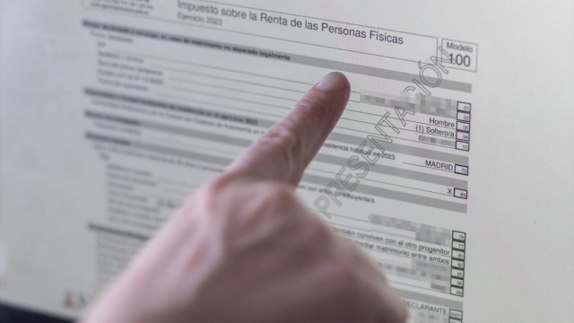 Los hogares registran una renta neta inferior a la de 2008, pero pagan más IRPF, según Funcas