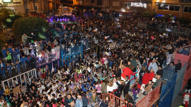 Onda da inicio a su Fira 2024 con la celebración de la tradicional Crida, correfocs y pasacalle musical

