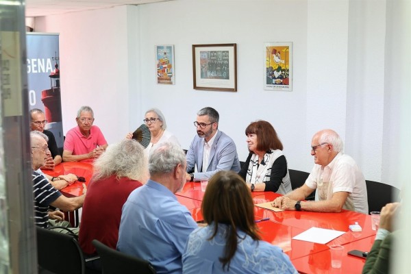 La presidenta del PSOE, Cristina Narbona, y Francisco Lucas se reúnen con los vecinos y vecinas de Portmán