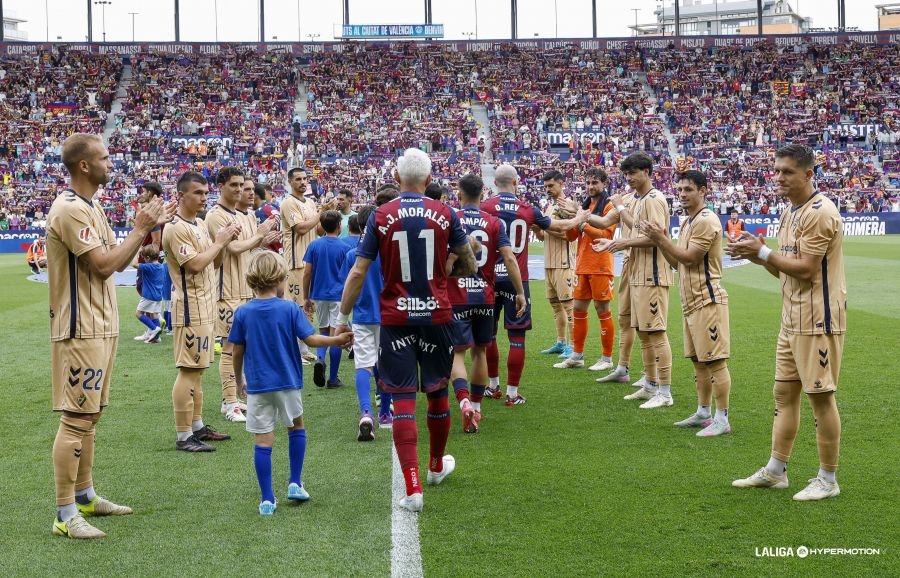 El Levante gana al Eibar y celebra el ascenso con una fiesta en el Ciutat