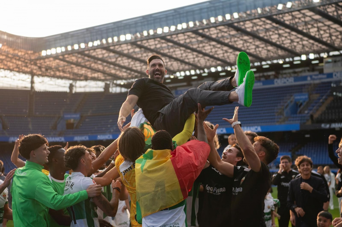 Así ha vivido la afición del Elche desplazada a La Coruña una jornada histórica para su club