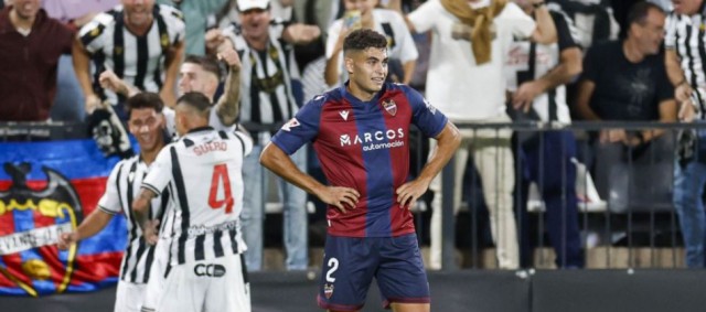 El Levante perdona en Castalia y sale del play-off