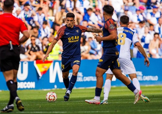 El UCAM Murcia CF se queda sin ascenso al no pasar del 0-0 en casa ante el Sabadell