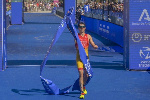 David Cantero, triatleta de la UA, se proclama campeón del mundo sub-23 en Torremolinos
