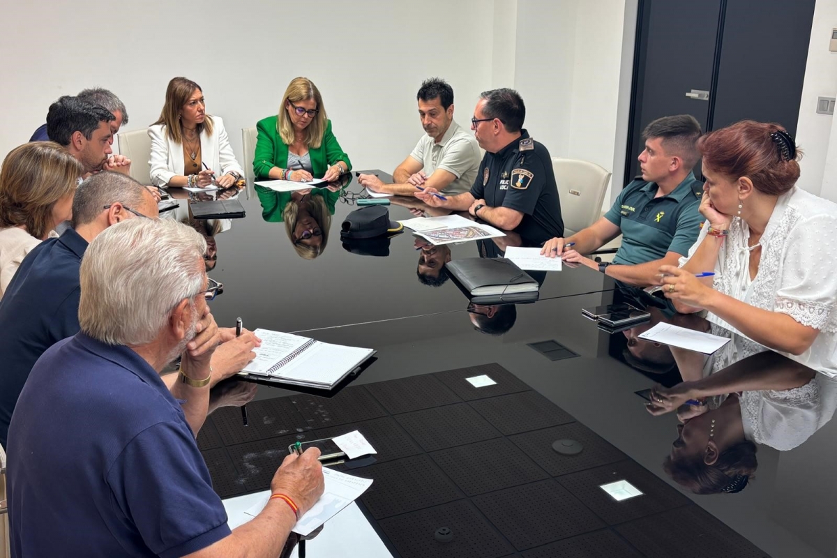 Almassora pedirá al dueño de la nave incendiada la demolición del muro y el retiro de los residuos