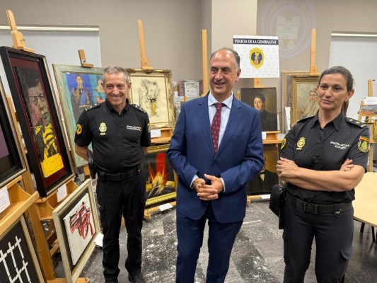 La Policía de la Generalitat interviene 41 obras falsas de pintores como Warhol, Sorolla o Dalí