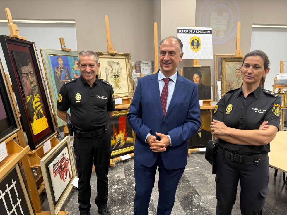 La Policía de la Generalitat interviene 41 obras falsas de pintores como Warhol, Sorolla o Dalí