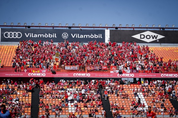El Murcia pide a los aficionados que cuelguen banderas del equipo en los balcones