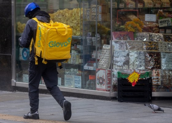 Bruselas multa con 329 millones a Glovo y Delivery Hero por prácticas ilegales para repartirse el mercado