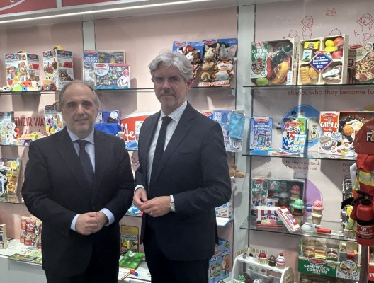 Felipe Carrasco, secretario autonómico de Industria, visita Spin Master en Valencia