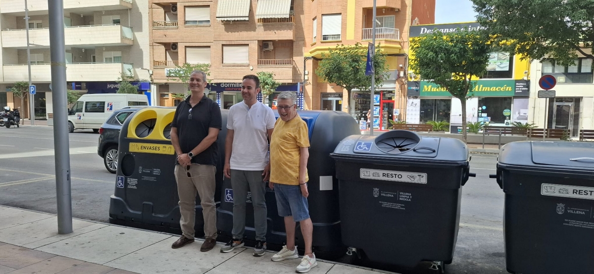 Villena instala contenedores adaptados para uso de personas con movilidad reducida 