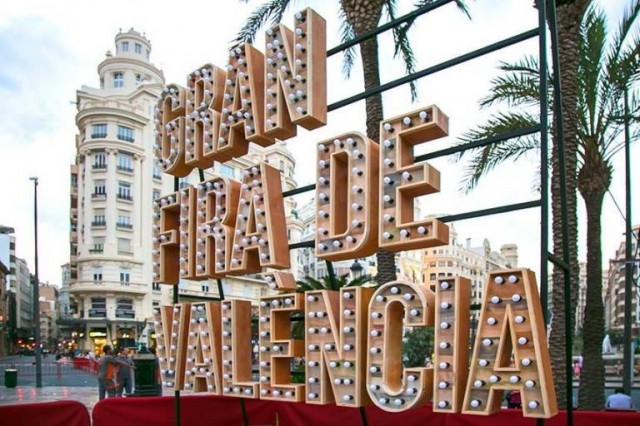 Las asociaciones de diseño ceden y desbloquean la elección de cartel de la Gran Fira València