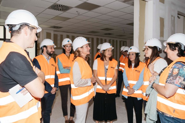 El colegio Elcano toma forma con cerca del 70% de la obra avanzada y cerámica en fachada e interior