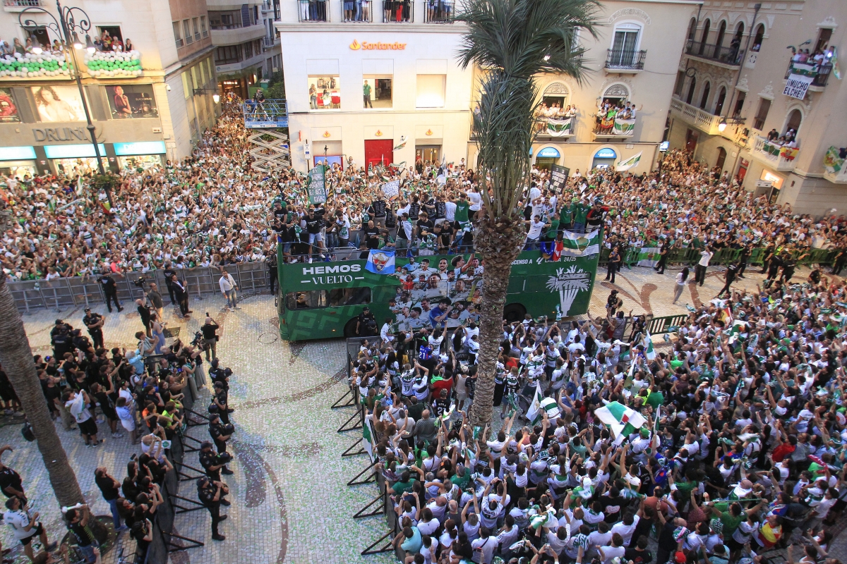 Elche se vuelca con su equipo por el ascenso a Primera - Foto: PLAZA Elche se vuelca con su equipo por el ascenso a Primera