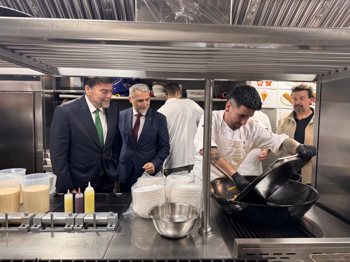 El momento de la preparación de los platos, en la acción promocional en el Bernabéu.