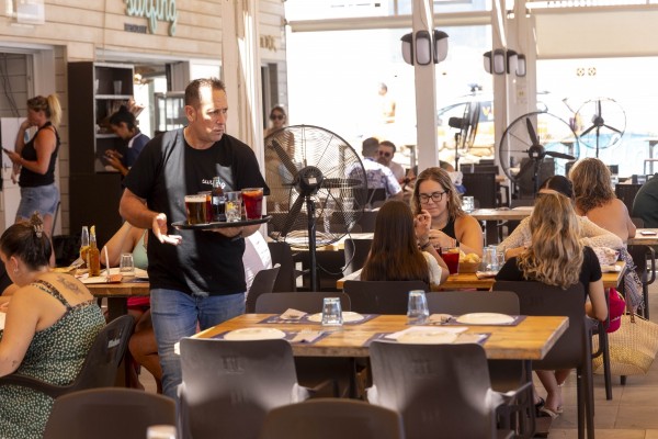 La Seguridad Social pierde 14.358 afiliados medios en noviembre lastrada por la hostelería