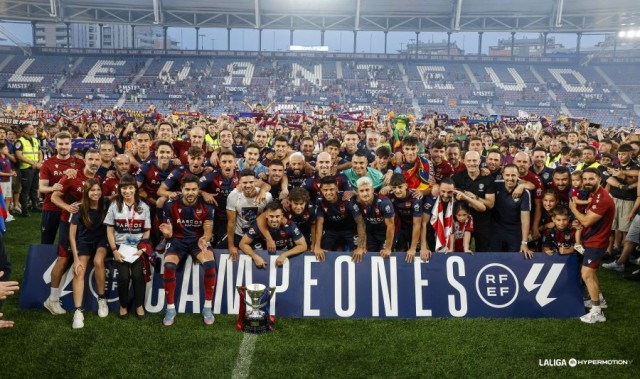 El Levante llevará la copa de campeón al campo del E1 Paiporta, afectado por la dana