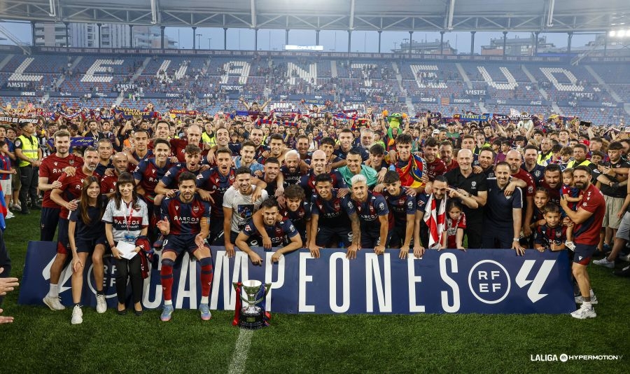 El Levante llevará la copa de campeón al campo del E1 Paiporta, afectado por la dana