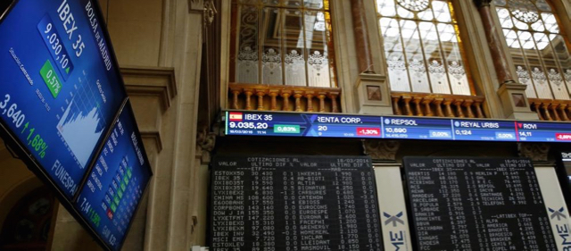 El Ibex 35 recupera a media sesión la cota psicológica de los 9.000 puntos