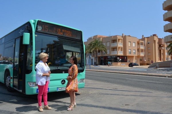 Las líneas de autobús 43 y 44 ampliarán recorrido en La Manga hasta septiembre