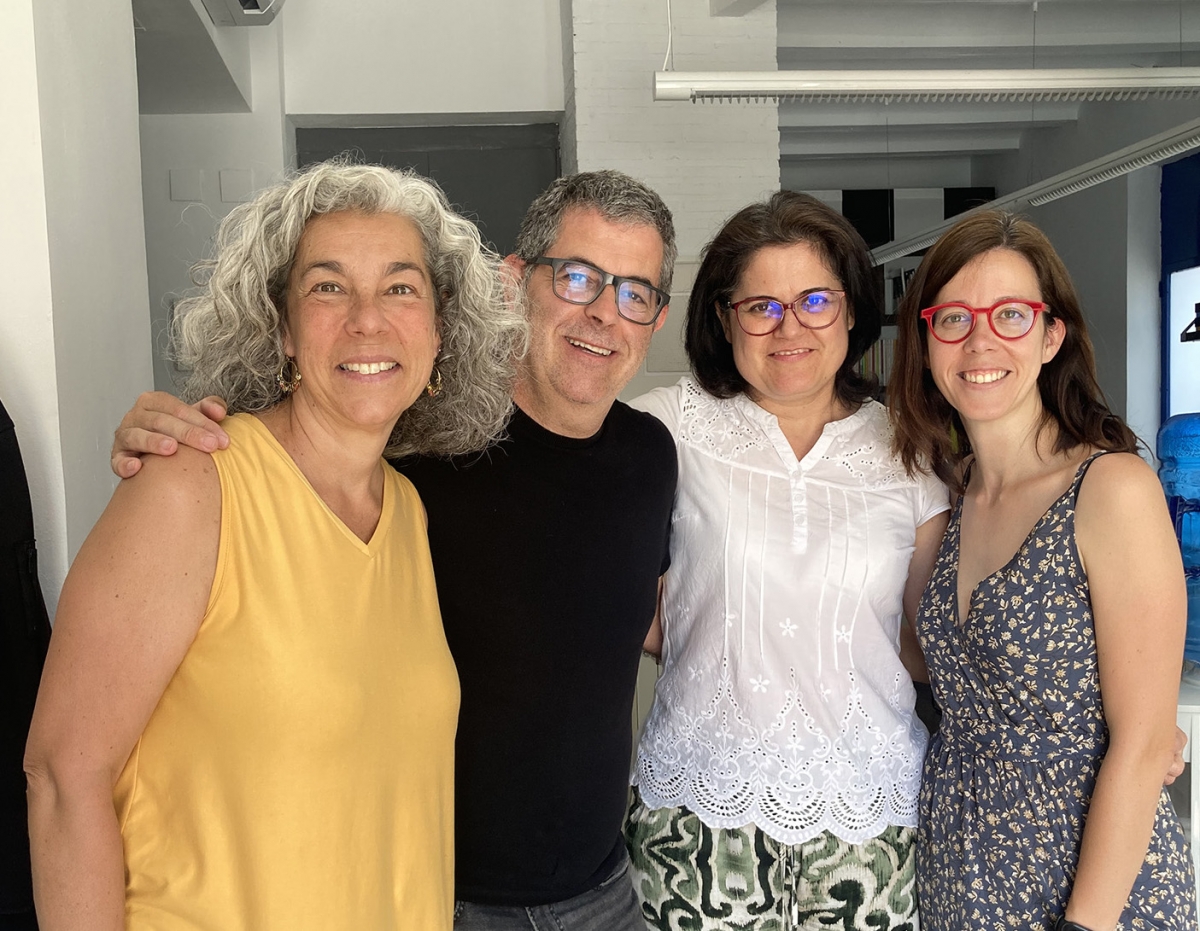Angelgráfico, el estudio embarrado por la Dana que reabre sus puertas en plena 'fiesta' del diseño