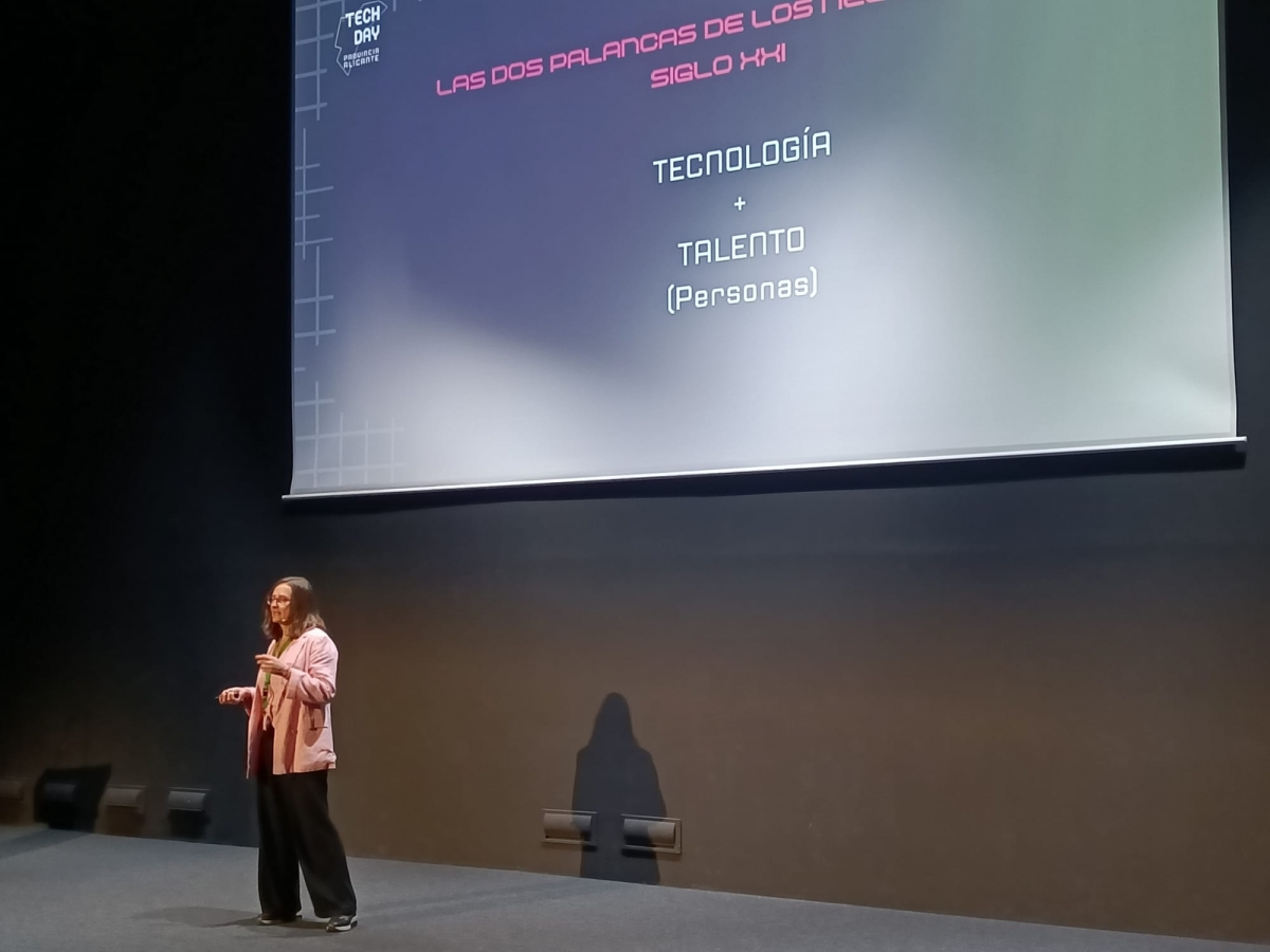 Charlas en la jornada Tech Day en Elche. - Foto: PLAZA Charlas en la jornada Tech Day en Elche.