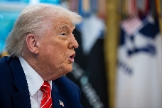 Trump niega que vaya a destituir al presidente de la Fed: "Es muy improbable"