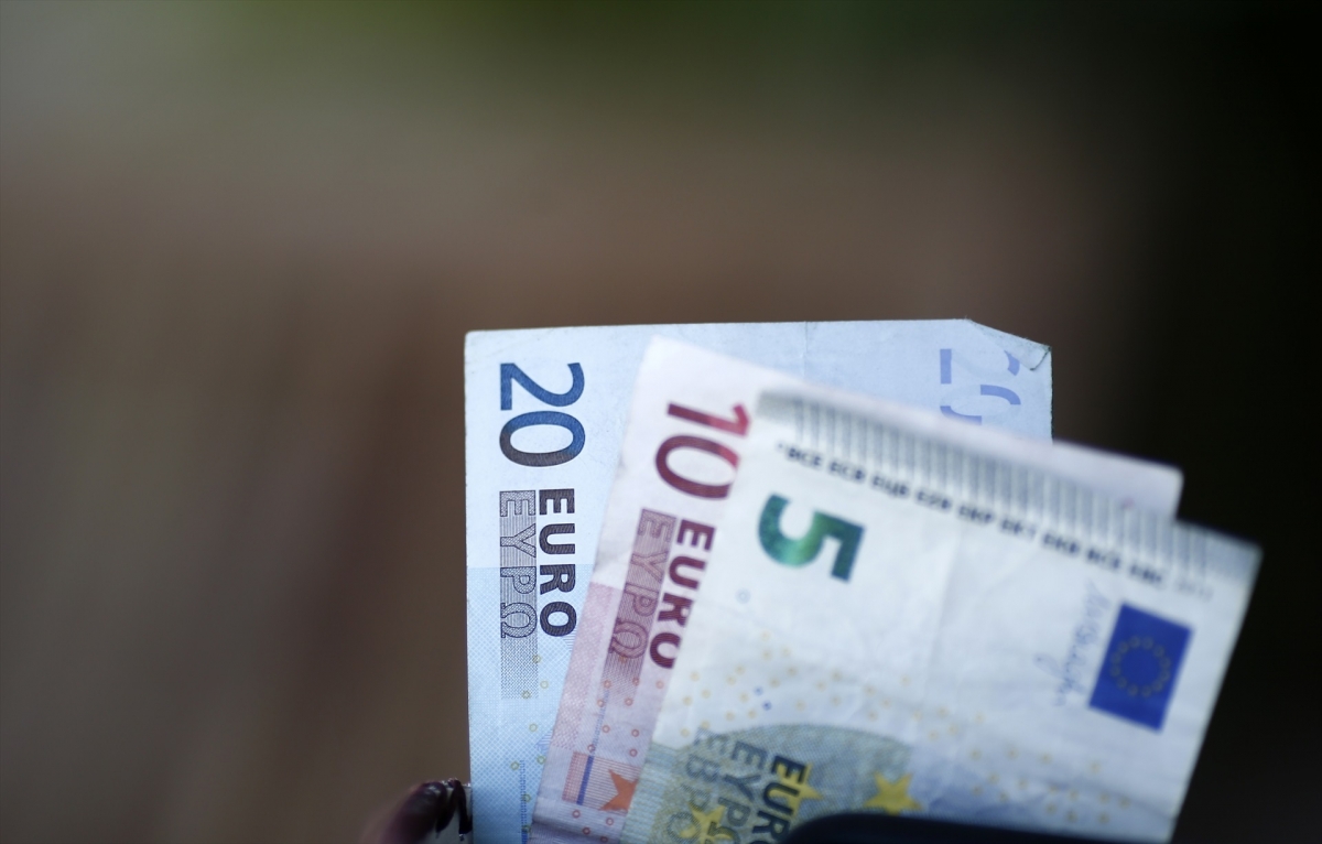 El euro cae por debajo de 1,14 dólares tras cifras del mercado laboral de EEUU