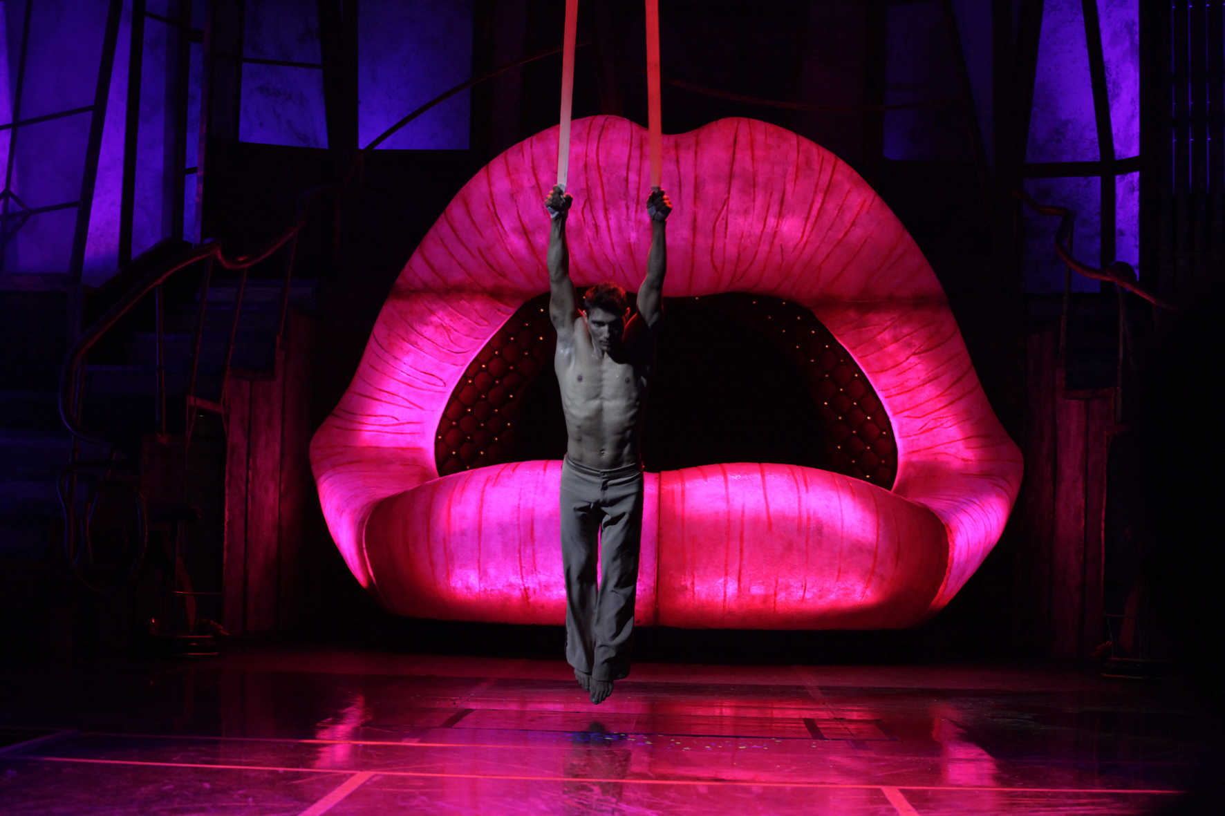 The Hole: el cabaret amplía hasta el 1 de mayo su estancia en Valencia