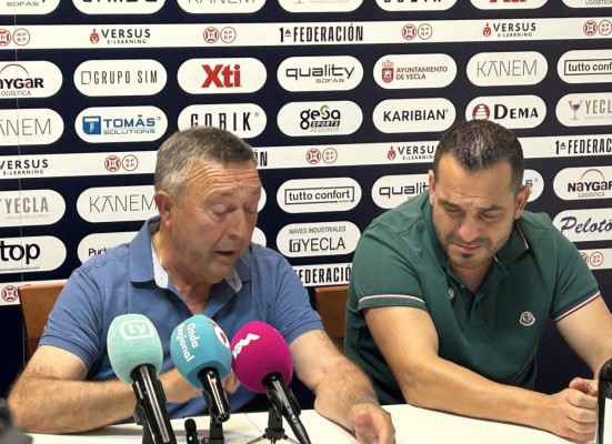 Adrián Hernández deja el banquillo del Yeclano tras cuatro años con dos ascensos y un descenso