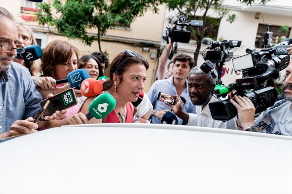 Leire Díez se da de baja del PSOE y Ferraz suspende el expediente informativo