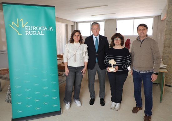 El Ampa del Colegio La Inmaculada de Paiporta recibe una ayuda de Fundación Eurocaja Rural