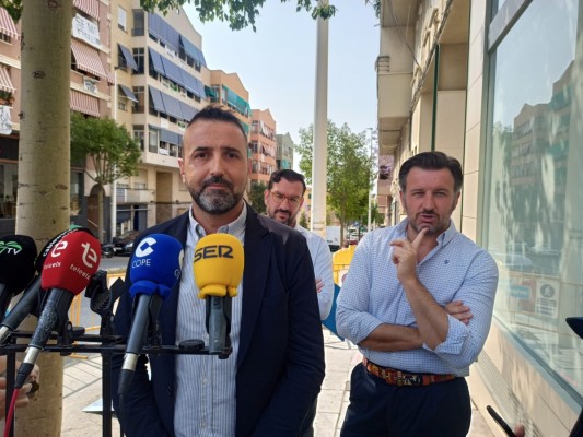 El más esperpéntico en Elche, Ruiz (Vox) no dimite: se desconvoca el pleno y la oposición habla de circo