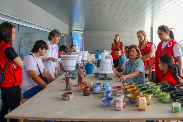 Onda arranca el proyecto Ceramitur con un taller de pintura para más de 400 personas vulnerables