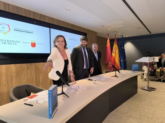 López Miras califica la rueda de prensa de Leire Díez y la irrupción de Aldama de 