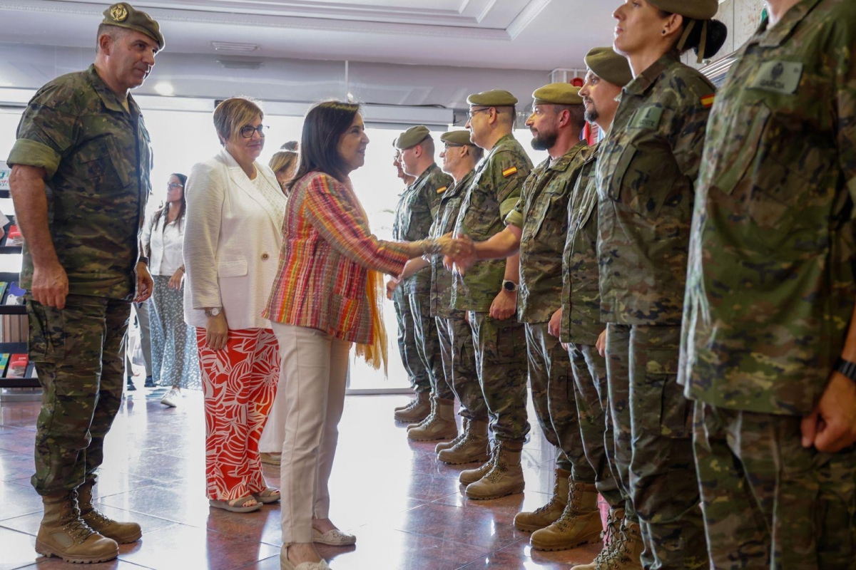 La ministra Margarita Robles visita en Castelló a más de 1000 familiares de combatientes ucranianos