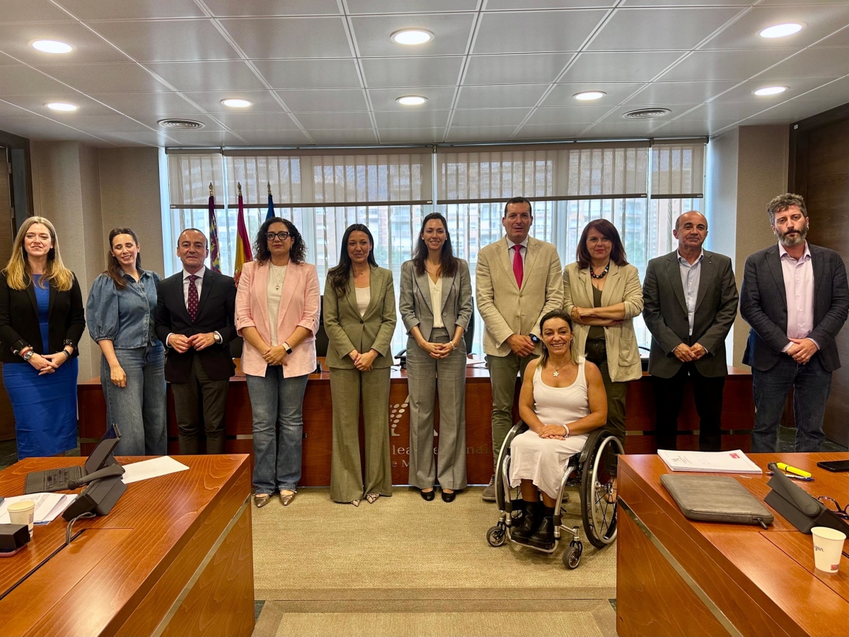 La consejera Carmen Conesa con los integrantes de la comisión de Turismo de la Asamblea Regional. - Foto: CARM La consejera Carmen Conesa con los integrantes de la comisión de Turismo de la Asamblea Regional.