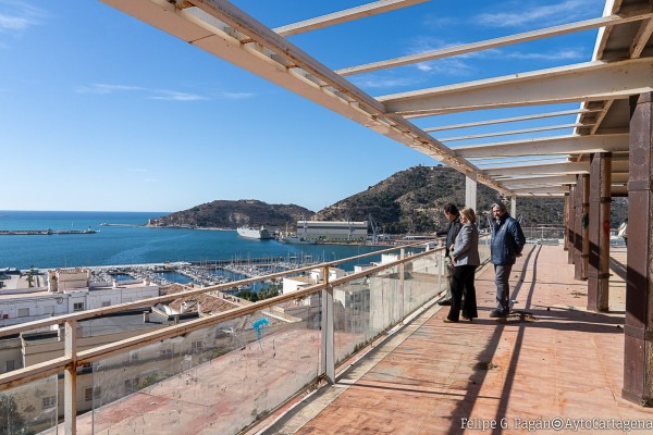 Cartagena adjudica a MGM la rehabilitación del restaurante del Parque Torres y a Pegiro el sistema de sombras de la calle del Carmen