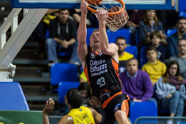 Luke Sikma: “Tenemos que jugar nuestro baloncesto, con calma en los momentos difíciles”