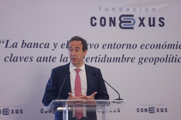 Gortázar (CaixaBank) analiza los desafíos del sector bancario en un encuentro de Conexus
