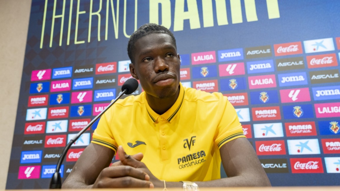 Thierno Barry, delantero del Villarreal, en una rueda de prensa - 