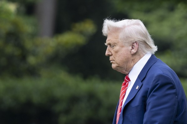 Trump vuelve a exigir a la Fed que baje los tipos y carga contra Powell, al que tacha de 