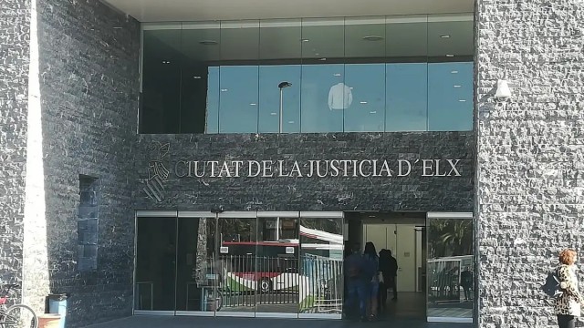 La Audiencia juzga al presidente de una comunidad de propietarios de Torrevieja acusado de apropiarse de 94.300 euros 