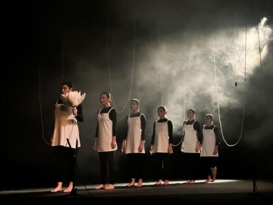 El espectáculo de danza murciano que ha cautivado al mundo árabe se convertirá en documental: así es el sorprendente viaje de 'Federico entre los dientes'