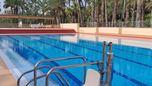 Las piscinas municipales de Elche abren al público del 17 al 19 de junio