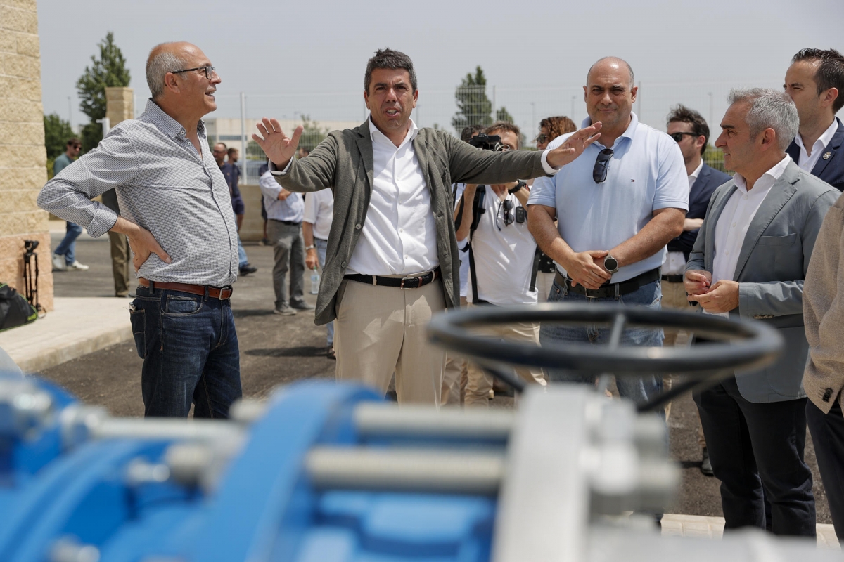El president de la Generalitat, Carlos Mazón, en Alzira.  - Foto: EFE/MANUEL BRUQUE