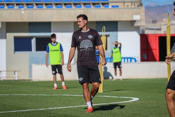 Dani Fernández destaca la importancia de estrenar césped ante el Ibiza