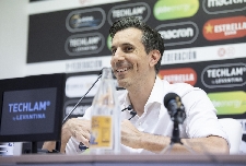 El Castellón abre un 'buzón' en redes sociales para que los aficionados pregunten a Bob Voulgaris